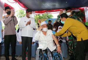Ratusan Santri Ponpes At-Taufiqiyah Ikuti Program Vaksinasi, Bupati Fauzi Hadir